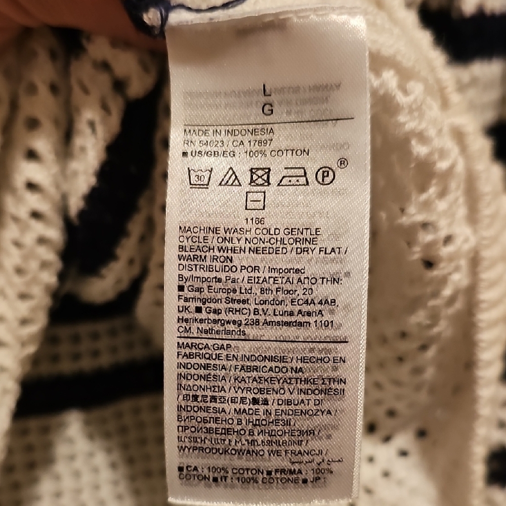 GAP White and Navy V-Neck Sweater with Textured Knit - Picture 5 of 6